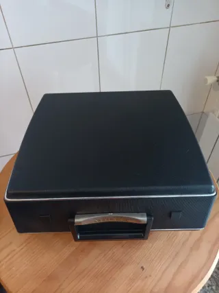 Máquina de escrever Adler Contessa laranja