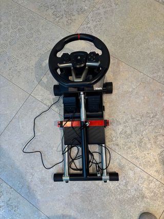Volante HORI PS4/PS5 con pedales y soporte
