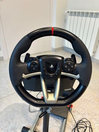 Volante HORI PS4/PS5 con pedales y soporte
