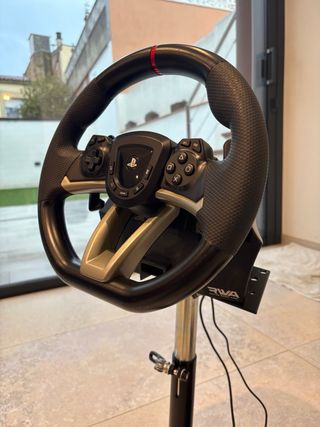 Volante HORI PS4/PS5 con pedales y soporte