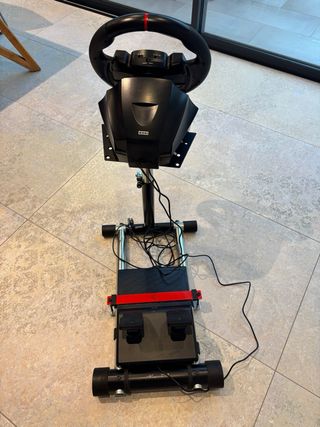 Volante HORI PS4/PS5 con pedales y soporte