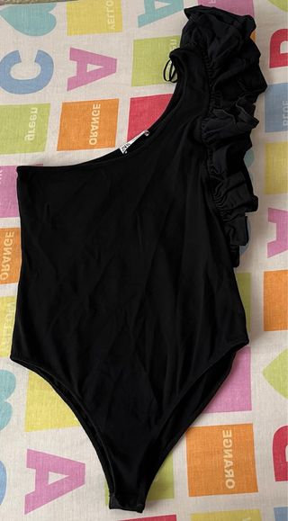 Body Zara Negro Volante Hombro Descubierto