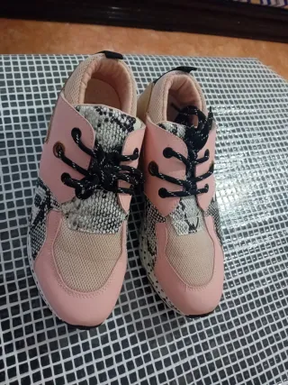 Zapatillas deportivas multicolor y rosa