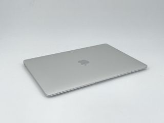 MacBook Air 13" (2018) Intel Core i5 1.6GHz 2 núcleos - SSD 512GB - RAM 8GB - Plata