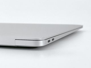 MacBook Air 13" (2018) Intel Core i5 1.6GHz 2 núcleos - SSD 512GB - RAM 8GB - Plata