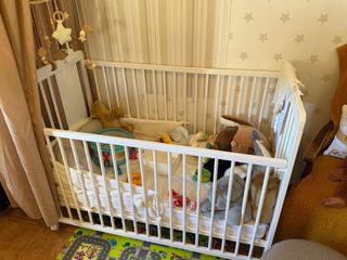 Cuna de bebé blanca