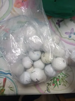 Pelotas de Golf Variadas y pees de golf