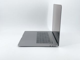 MacBook Pro 15" (2016) Intel Core i7 2.6GHz 4 núcleos - SSD 512GB - RAM 16GB - Gris Espacial