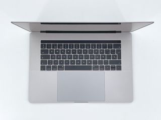 MacBook Pro 15" (2016) Intel Core i7 2.6GHz 4 núcleos - SSD 512GB - RAM 16GB - Gris Espacial