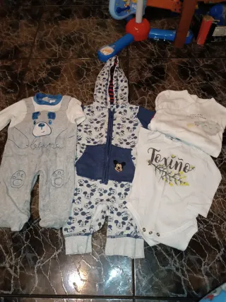 Ropa y calzado bebé hasta 2 años