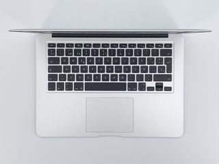 MacBook Air 13" Intel Core i5 1.8GHz 2 núcleos - SSD 256GB - RAM 8GB