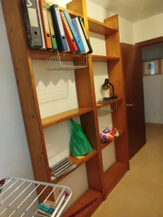 2 Estanterías de madera maciza