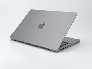 MacBook Pro 14" M3 (2023) 8 CPU/10 GPU núcleos - SSD 512GB - RAM 8GB - Gris Espacial