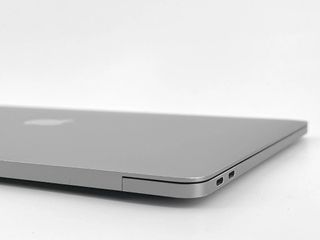 MacBook Pro 13" (2019) Intel Core i5 1.4GHz 4 núcleos - SSD 128Gb - RAM 8GB - Gris Espacial