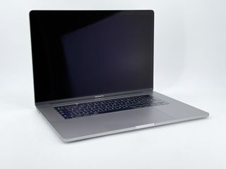 MacBook Pro 15" (2017) Intel Core i7 2.8GHz 4 núcleos - SSD 512GB - 16GB RAM - Gris Espacial