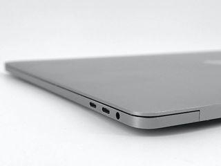 MacBook Pro 15" (2017) Intel Core i7 2.8GHz 4 núcleos - SSD 512GB - 16GB RAM - Gris Espacial