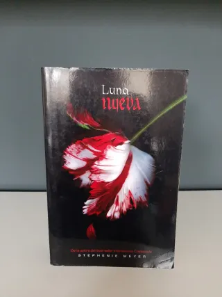 Luna nueva (Saga Crepúsculo 2)