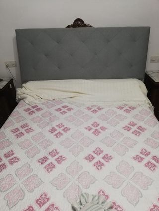 Cabecero de tela gris