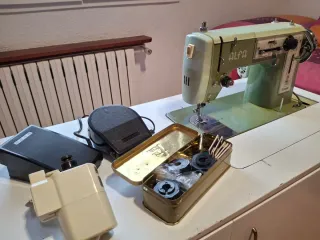 Máquina de coser Alfa Mod 104