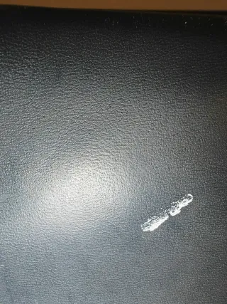 Borsa secchiello nera con borchie