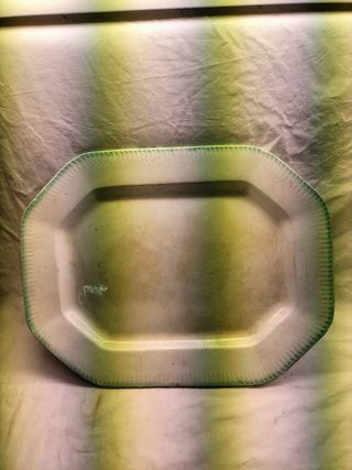 Travessa antiga em faiança marcada