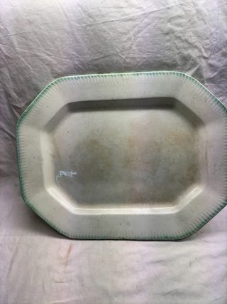 Travessa antiga em faiança marcada