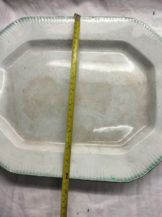 Travessa antiga em faiança marcada