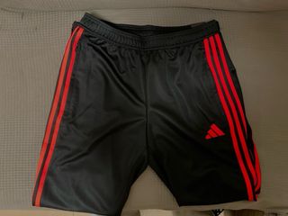 Chaqueta Adidas Negra y Roja