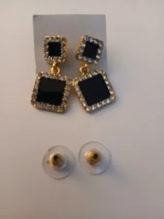 Pendientes cuadrados negros con brillantes