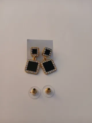 Pendientes cuadrados negros con brillantes