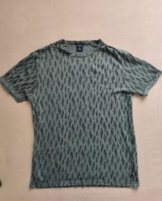 Camiseta verde estampada hojas Talla M