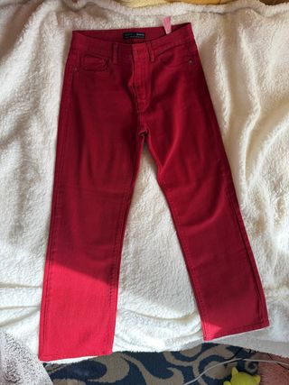 Vaqueros Stradivarius Rojos