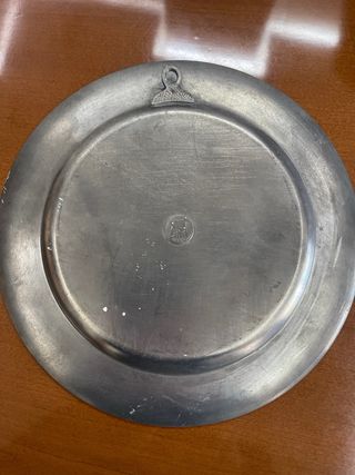 Plato decorativo alemán de zinc