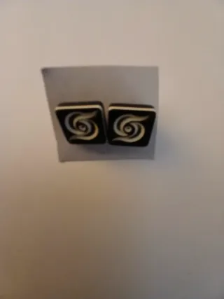 Pendientes cuadrados flor blanco y negro