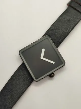 Relógio Quadrado Preto Minimalista