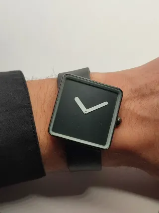 Relógio Quadrado Preto Minimalista