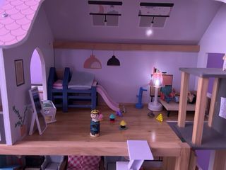 Casa de muñecas con  accesorios