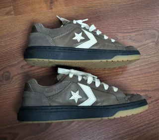 Zapatillas Converse piel unisex marrones y blancas