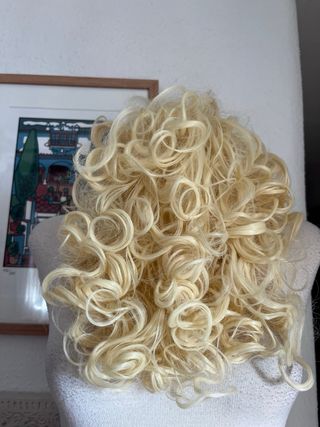 Peluca rizada rubia disfraz mujer años 70 80