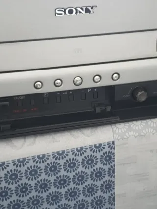 TV Trinitron con VHS