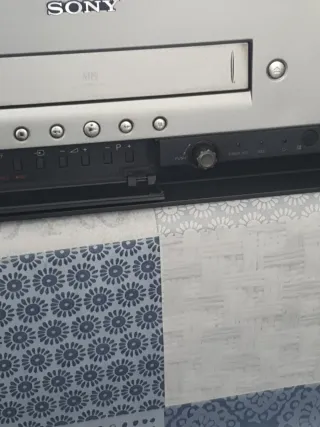 TV Trinitron con VHS