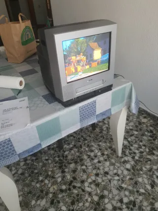 TV Trinitron con VHS