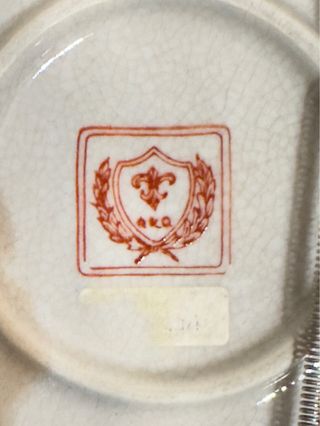 Plato de porcelana con flores