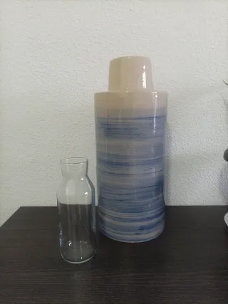 Jarrón grande cerámica y jarrón pequeño cristal