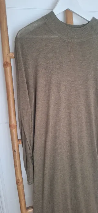 Vestido largo punto Zara verde caqui.