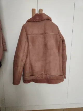 Cazadora Stradivarius rosa talla M