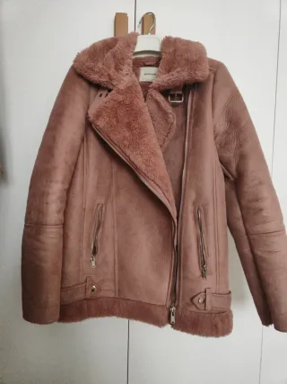 Cazadora Stradivarius rosa talla M