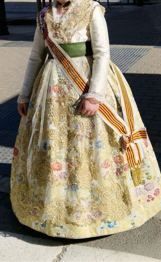 Traje de Fallera Blanco y Dorado