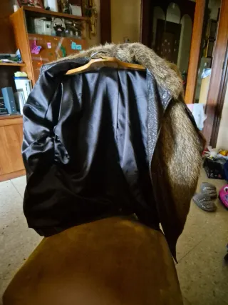 Abrigo de piel marrón