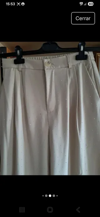 Pantalón beige con tachas